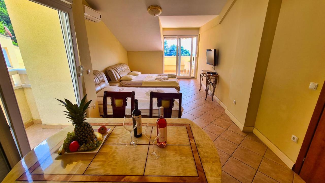 Apartments Villa Astra & Pinija Брела Екстер'єр фото