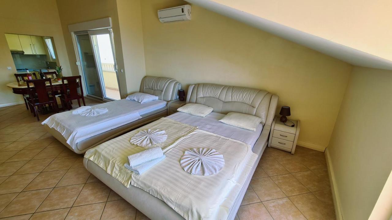 Apartments Villa Astra & Pinija Брела Екстер'єр фото