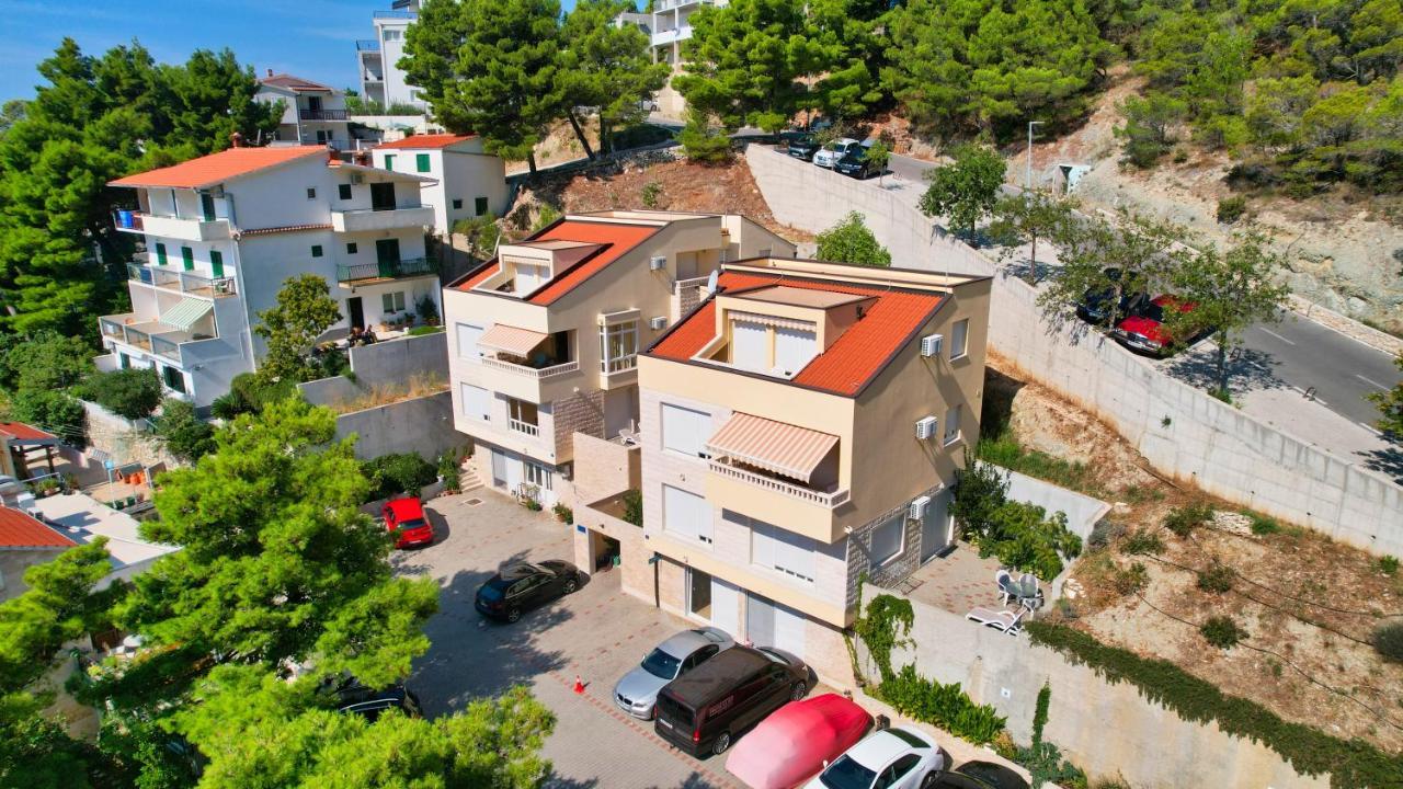 Apartments Villa Astra & Pinija Брела Екстер'єр фото