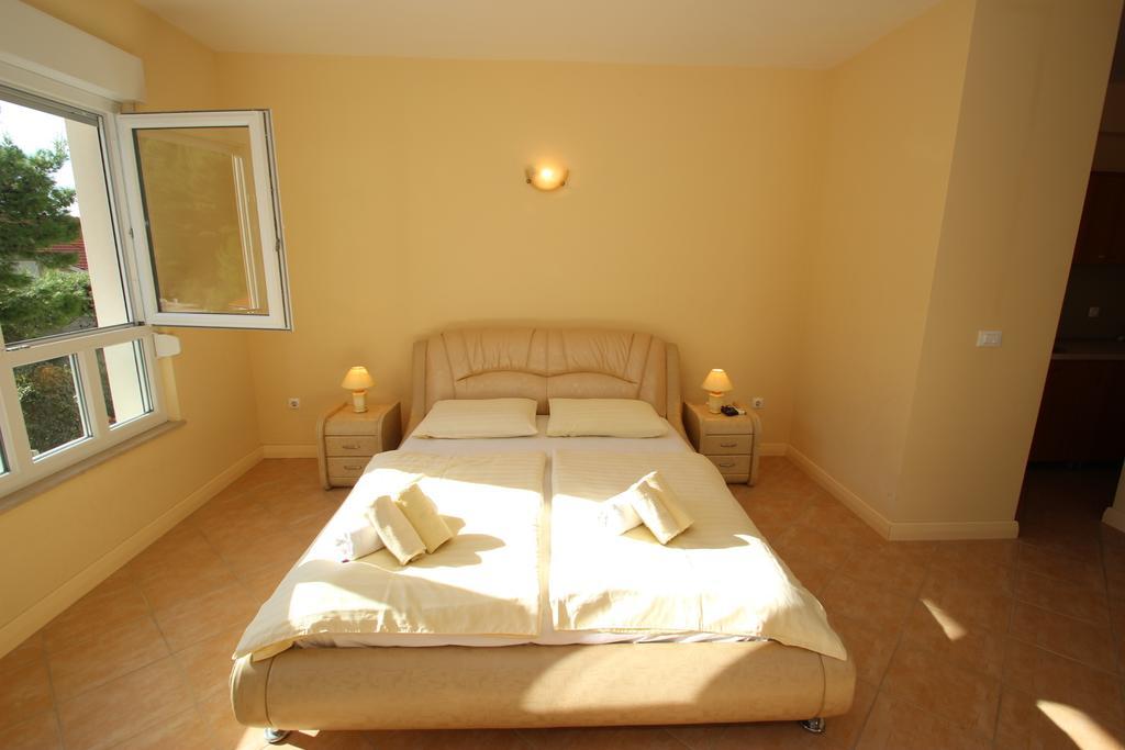 Apartments Villa Astra & Pinija Брела Номер фото