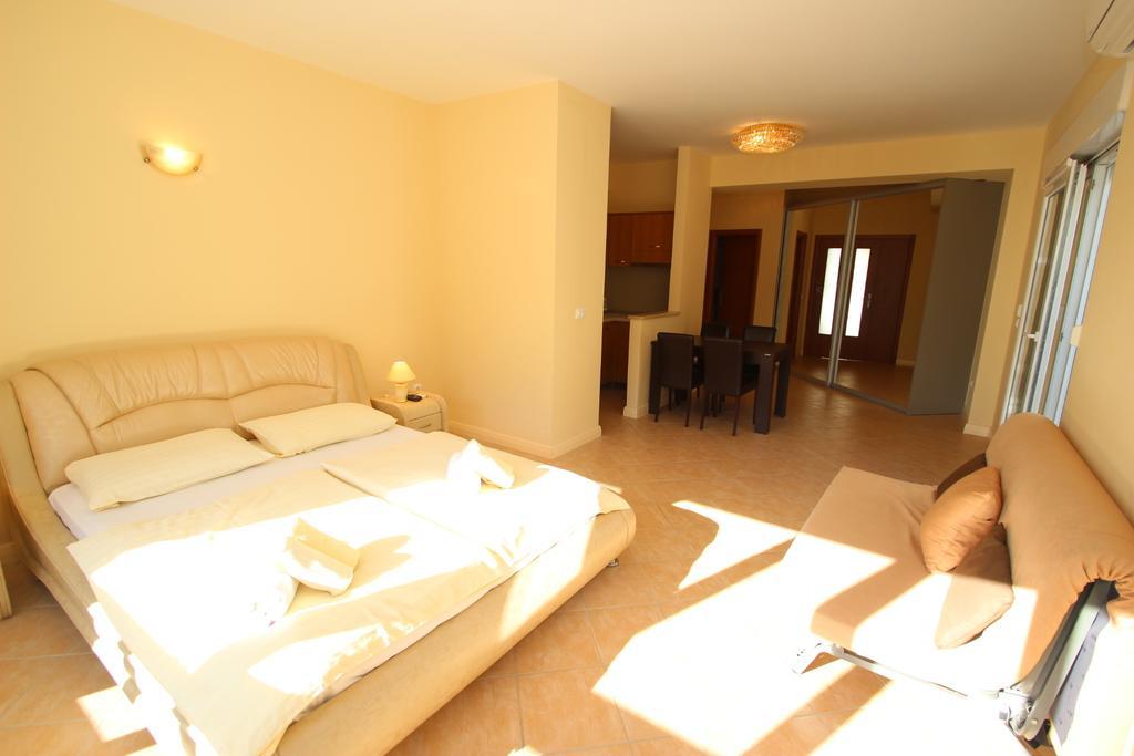 Apartments Villa Astra & Pinija Брела Номер фото
