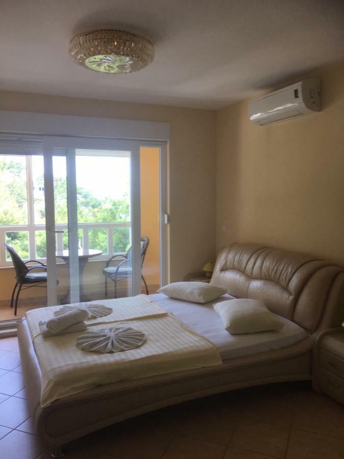 Apartments Villa Astra & Pinija Брела Екстер'єр фото